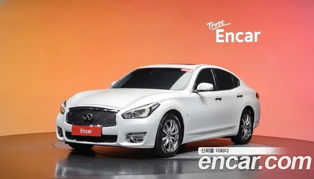 Infiniti Q70 2017 — photo 1