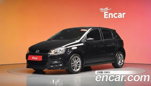 Volkswagen Polo 2015 — photo 1