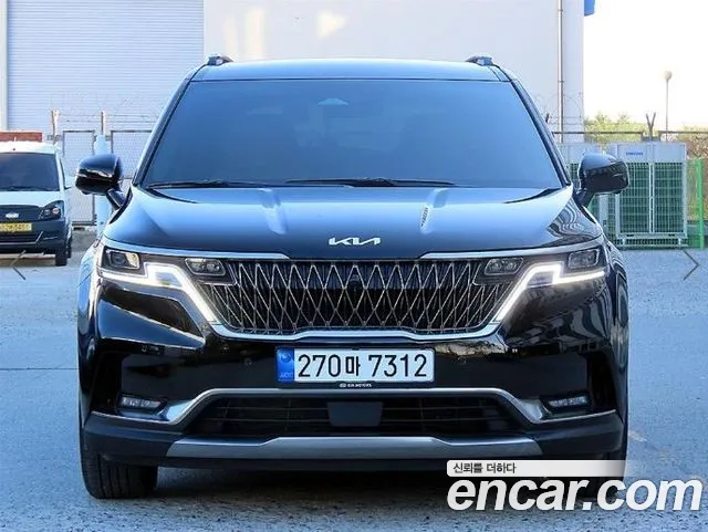 Kia Canival 2023 — photo 1