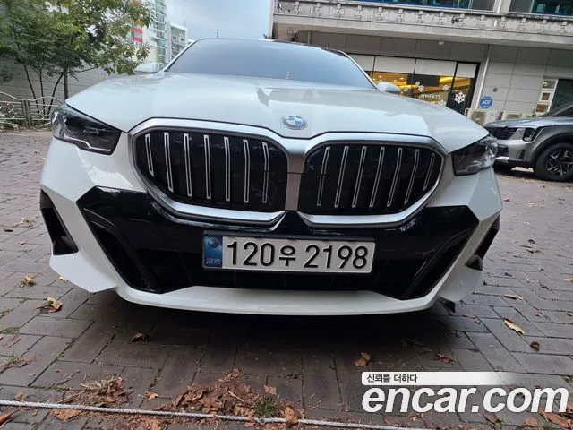 BMW 5-Series 2024 — photo 1