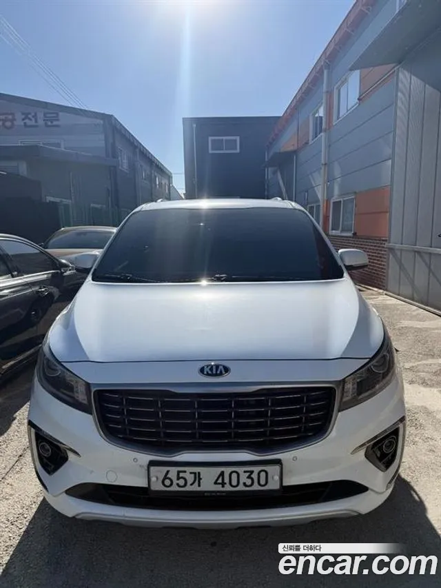 Kia Canival 2019 — photo 1