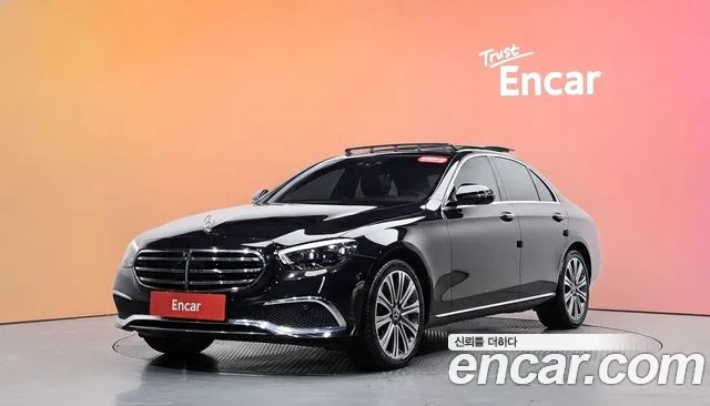 Mercedes-Benz E-Class 2022 — photo 1