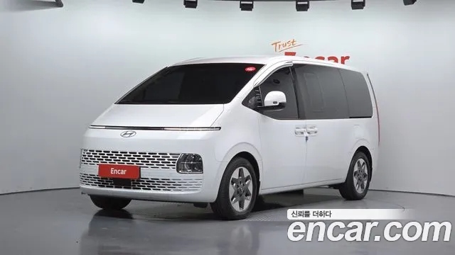 Hyundai Staria 2025 — photo 1