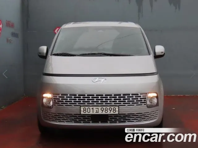 Hyundai Staria 2022 — photo 1
