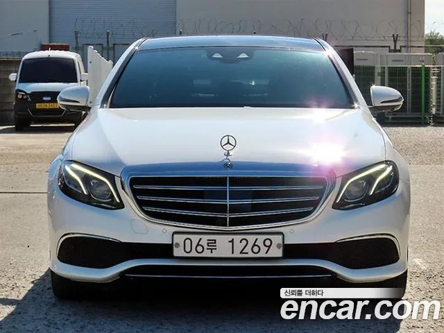 Mercedes-Benz E-Class 2017 — photo 1