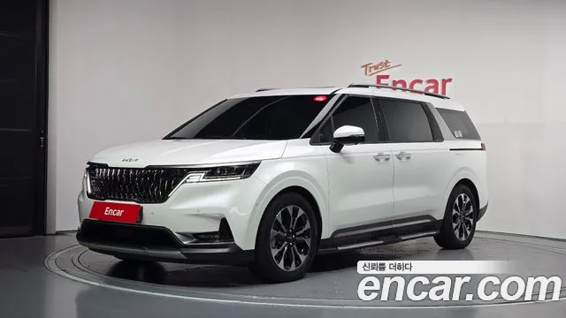 Kia Canival 2023 — photo 1