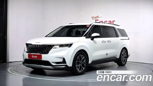 Kia Canival 2023 — photo 1