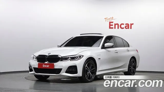 BMW 3-Series 2022 — photo 1