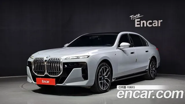 BMW 7-Series 2023 — photo 1
