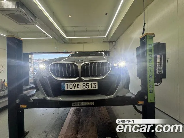 BMW 5-Series 2026 — photo 1
