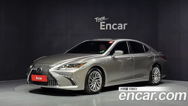 Lexus ES 2021 — photo 1