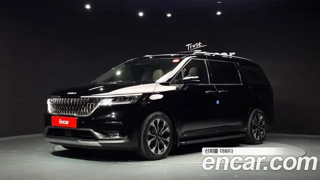 Kia Canival 2023 — photo 1