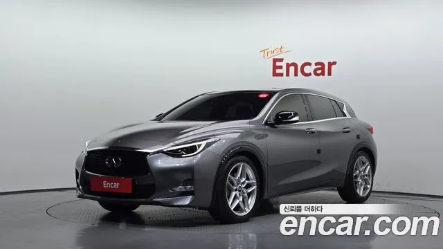 Infiniti Q30 2017 — photo 1