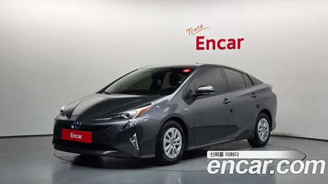 Toyota Prius 2018 — photo 1
