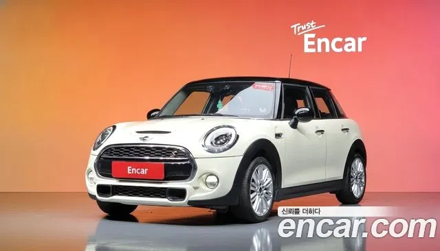 Mini Cooper 2016 — photo 1