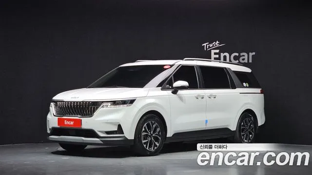 Kia Canival 2023 — photo 1