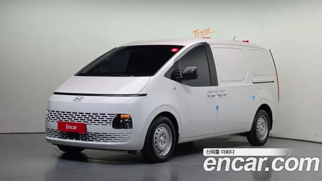 Hyundai Staria 2025 — photo 1