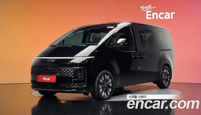 Hyundai Staria 2022 — photo 1
