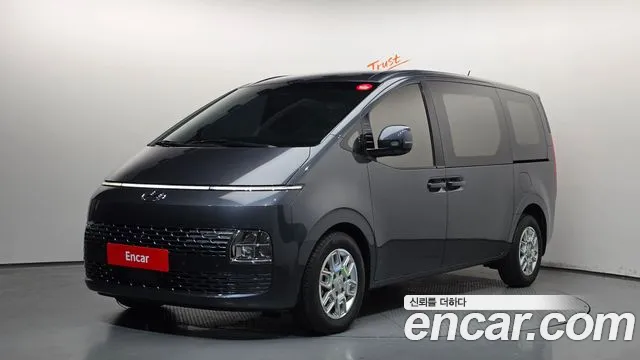 Hyundai Staria 2023 — photo 1