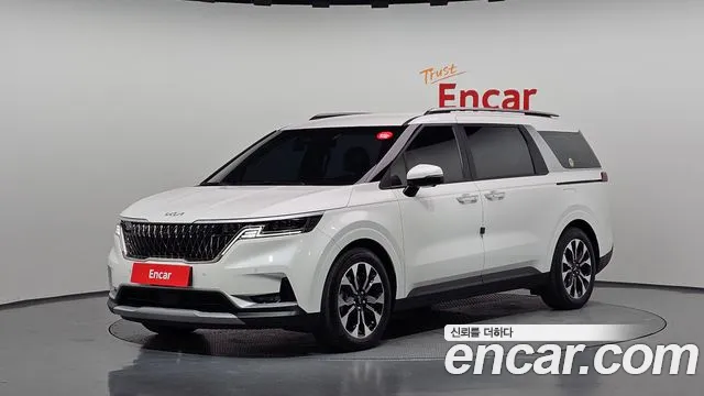 Kia Canival 2023 — photo 1