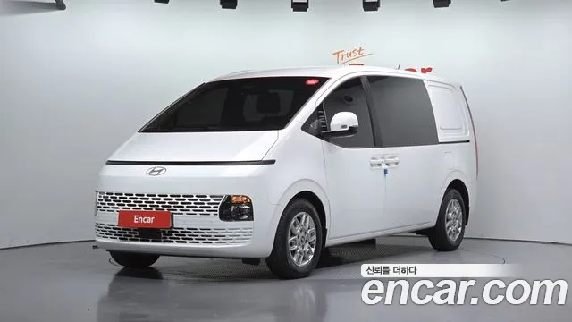Hyundai Staria 2025 — photo 1