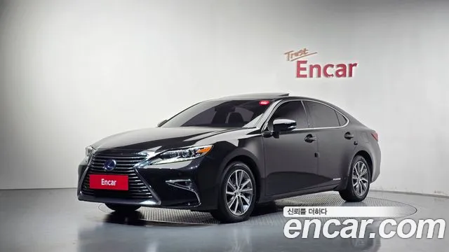 Lexus ES 2017 — photo 1
