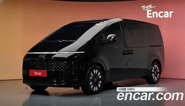 Hyundai Staria 2025 — photo 1