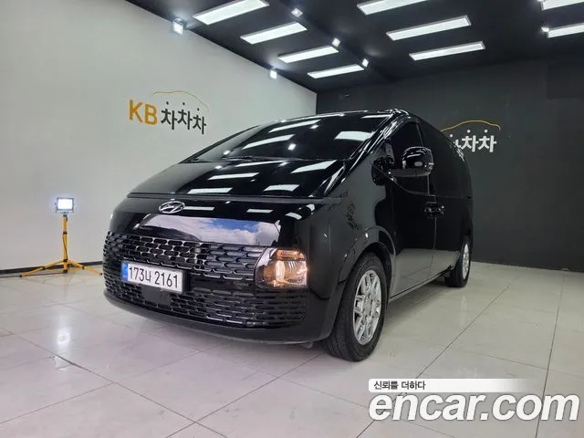 Hyundai Staria 2022 — photo 1