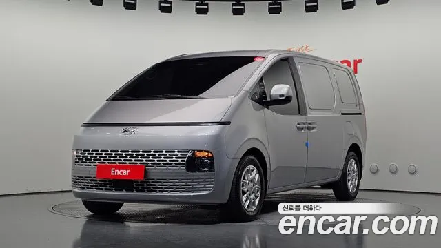 Hyundai Staria 2023 — photo 1