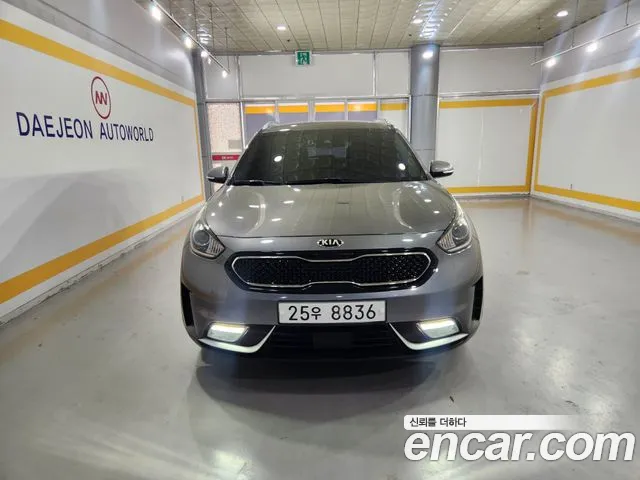 Kia Niro 2018 — photo 1