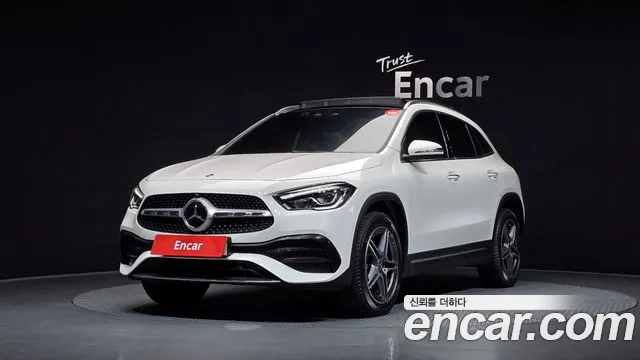 Mercedes-Benz GLA-Class 2023 — photo 1