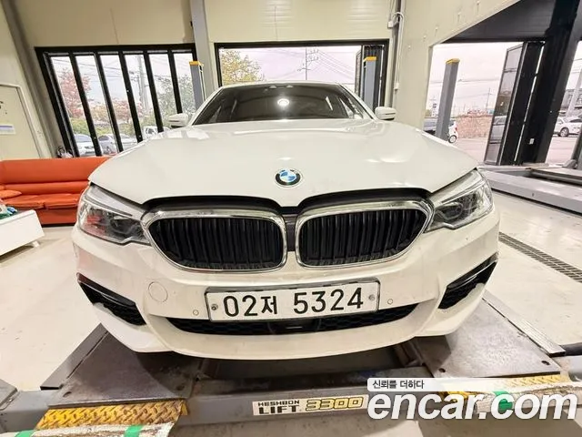BMW 5-Series 2018 — photo 1