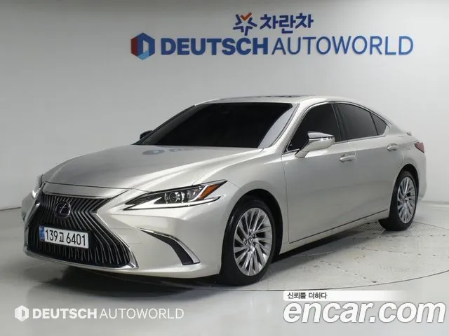 Lexus ES 2019 — photo 1