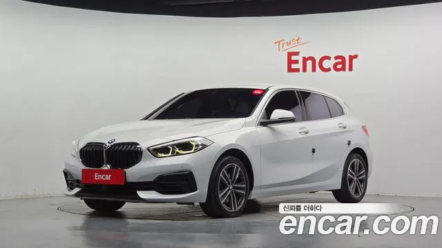 BMW 1-Series 2022 — photo 1