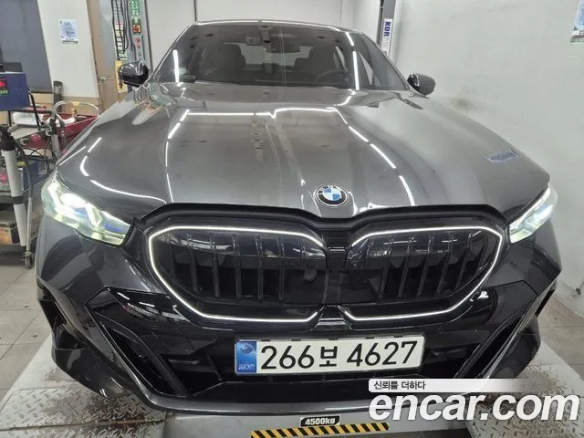BMW 5-Series 2026 — photo 1
