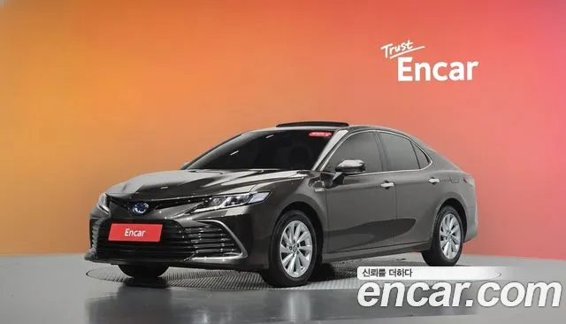 Toyota Camry 2023 — photo 1