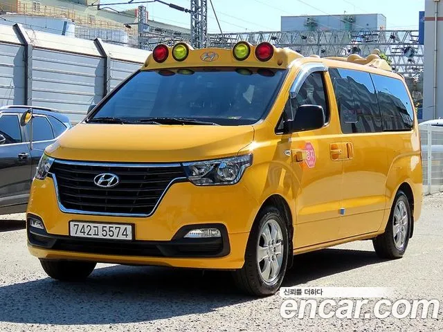 Hyundai Starex 2021 — photo 1