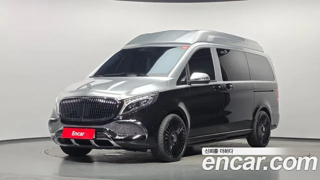 Mercedes-Benz V-Class 2023 — photo 1