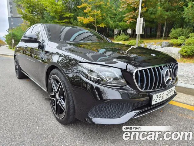 Mercedes-Benz E-Class 2017 — photo 1