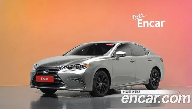 Lexus ES 2017 — photo 1
