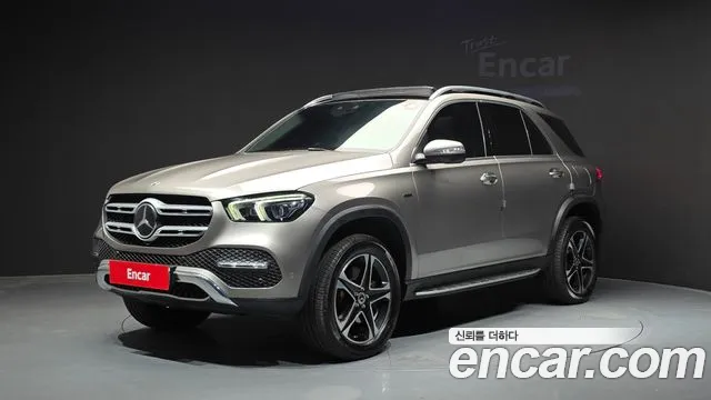 Mercedes-Benz GLE-Class 2021 — photo 1