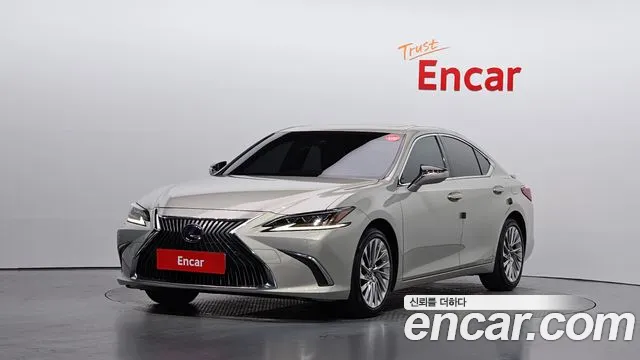 Lexus ES 2020 — photo 1