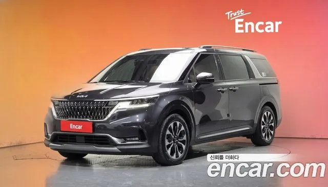 Kia Canival 2023 — photo 1
