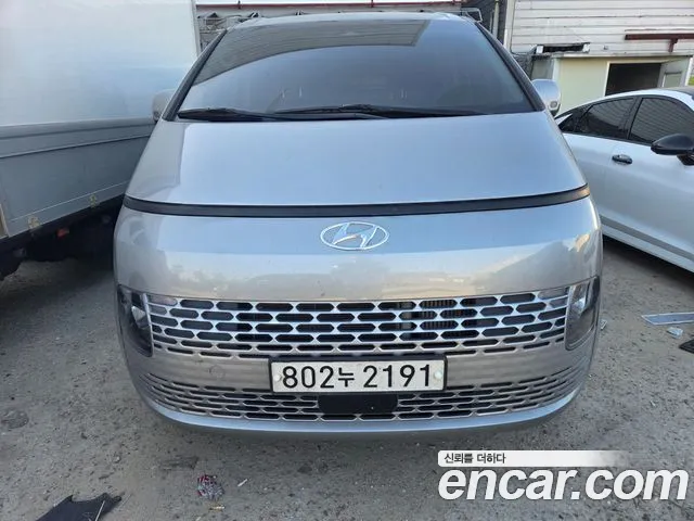 Hyundai Staria 2023 — photo 1