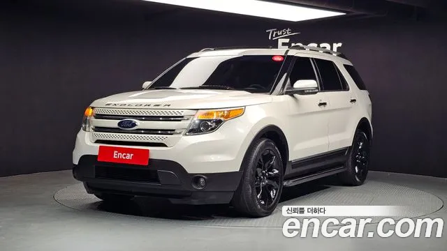 Ford Explorer 2013 — photo 1