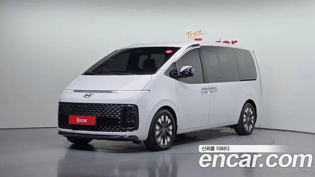 Hyundai Staria 2022 — photo 1