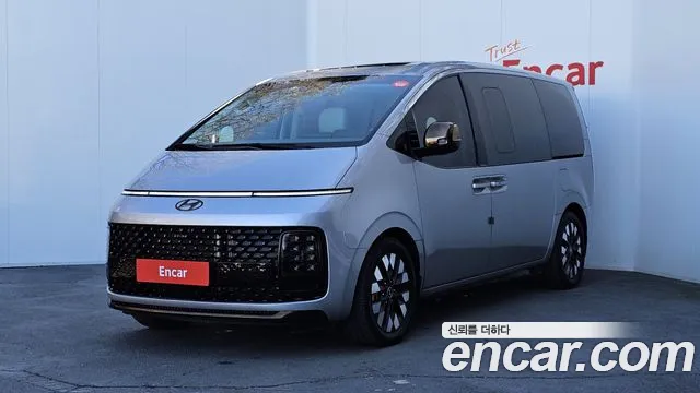 Hyundai Staria 2023 — photo 1