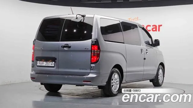 Hyundai Starex 2019 — photo 1
