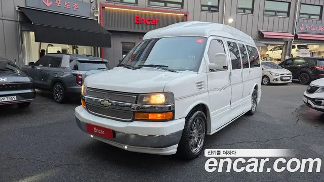 Chevrolet Express Van 2010 — photo 1