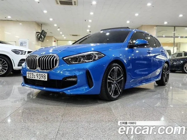 BMW 1-Series 2023 — photo 1
